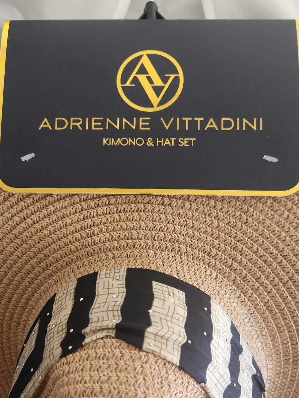 Adrienne Vittadini KIMONO &  Hat SET with Black and Taupe Geometric pattern - Picture 2 of 6